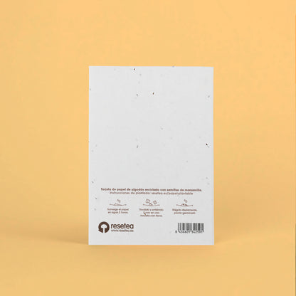 Postal Plantable "Love Is In The Earth" con Semillas de Manzanilla – Regalo Romántico - Resetea_1