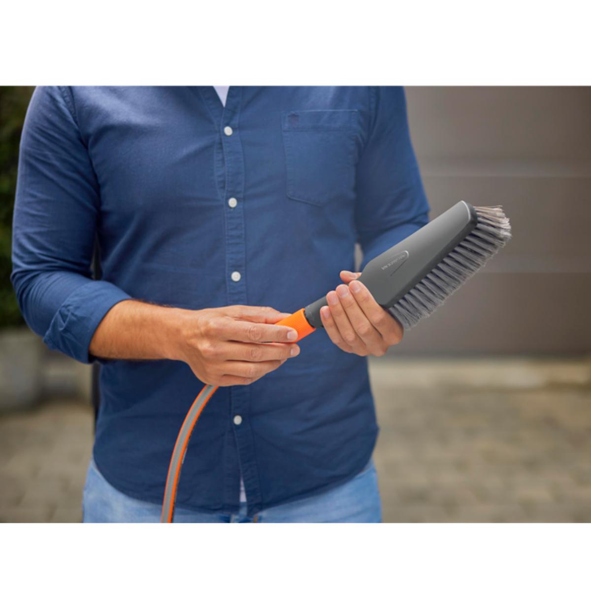 Cleansystem juego de lavado con cepillo de mano Gardena