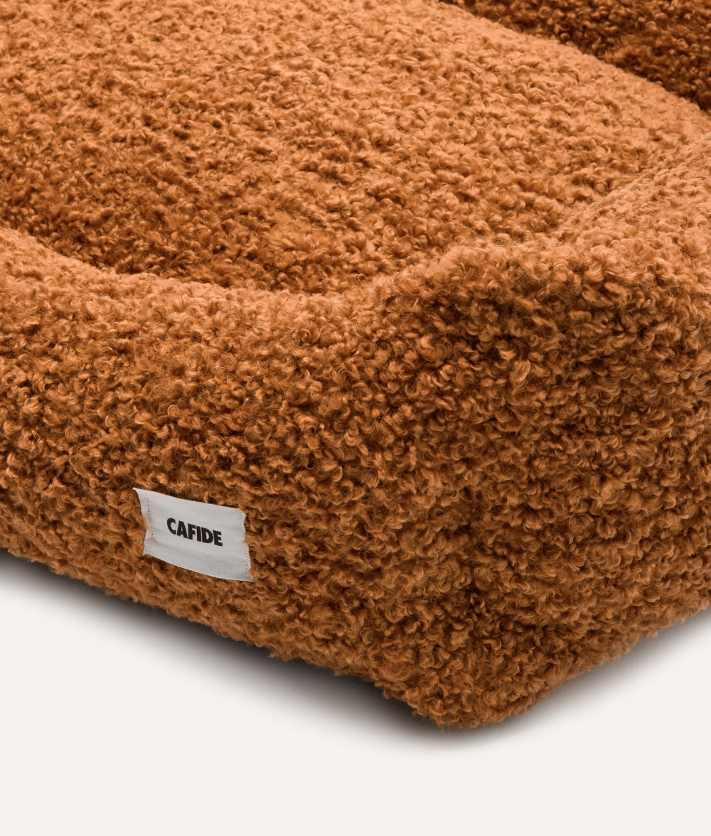 Cafide Cama De Material Reciclado Para Perro Con Tejido Estilo Borreguito Mostaza. Modelo Snozy._3