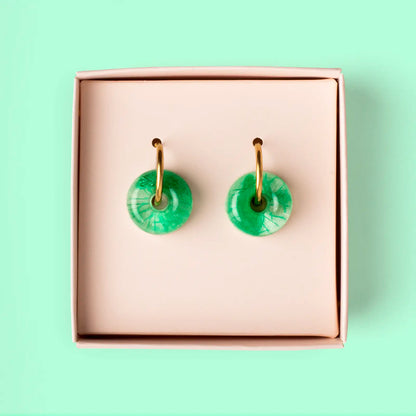 Pendientes de Aro Pantín – Vidrio de Mar y Microplástico Reciclado de Galicia - Nature Vibes_1